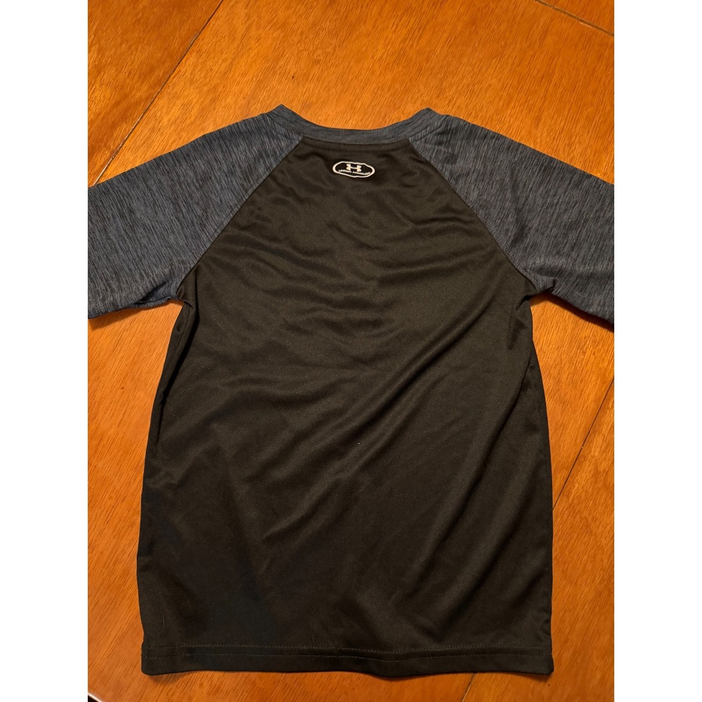 Kids Under Armour Henley and Carhartt Pocket T-Shirt Bundle Size 5 Green Black - Picture 4 of 9